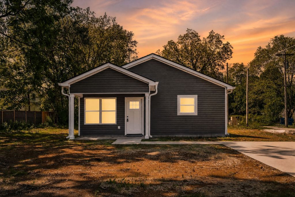 208 Decherd Street W, Tullahoma