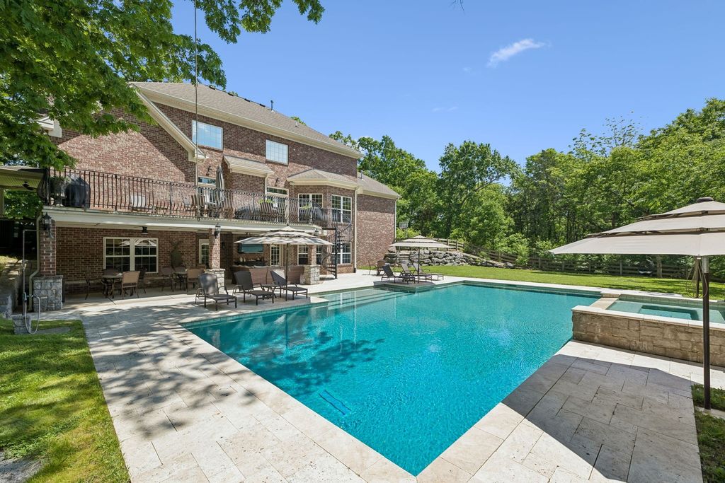 911 Bluff Rd, Brentwood