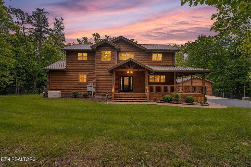 704 White Oak Rd, Monterey