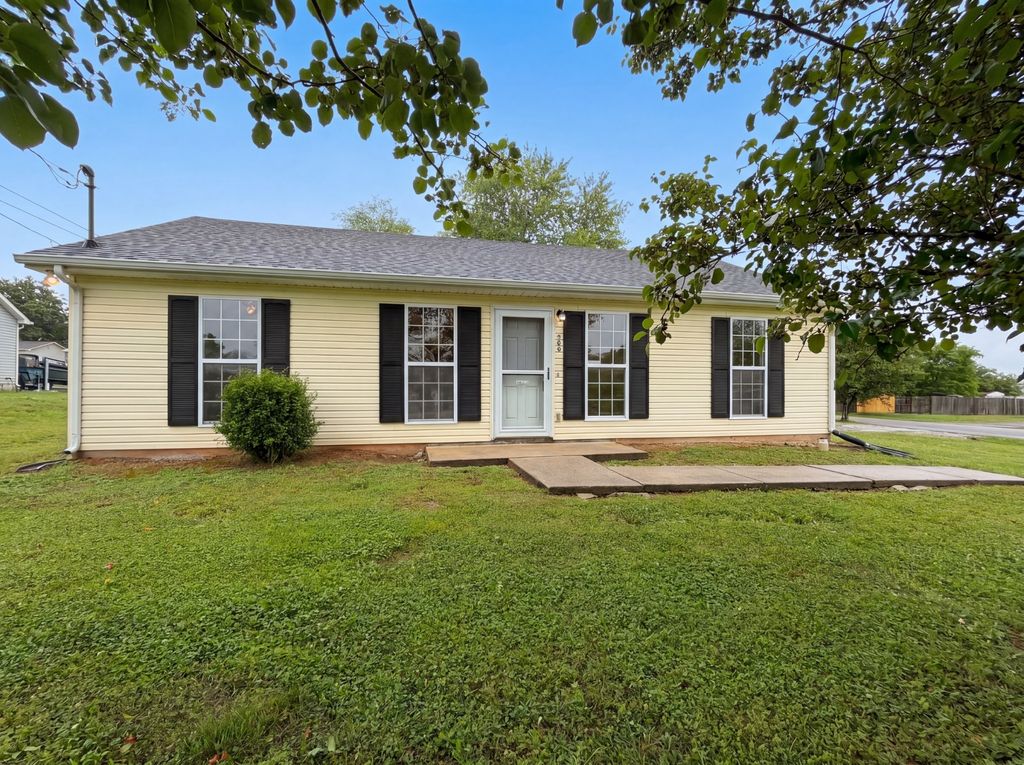 300 Fairway Grn, Shelbyville