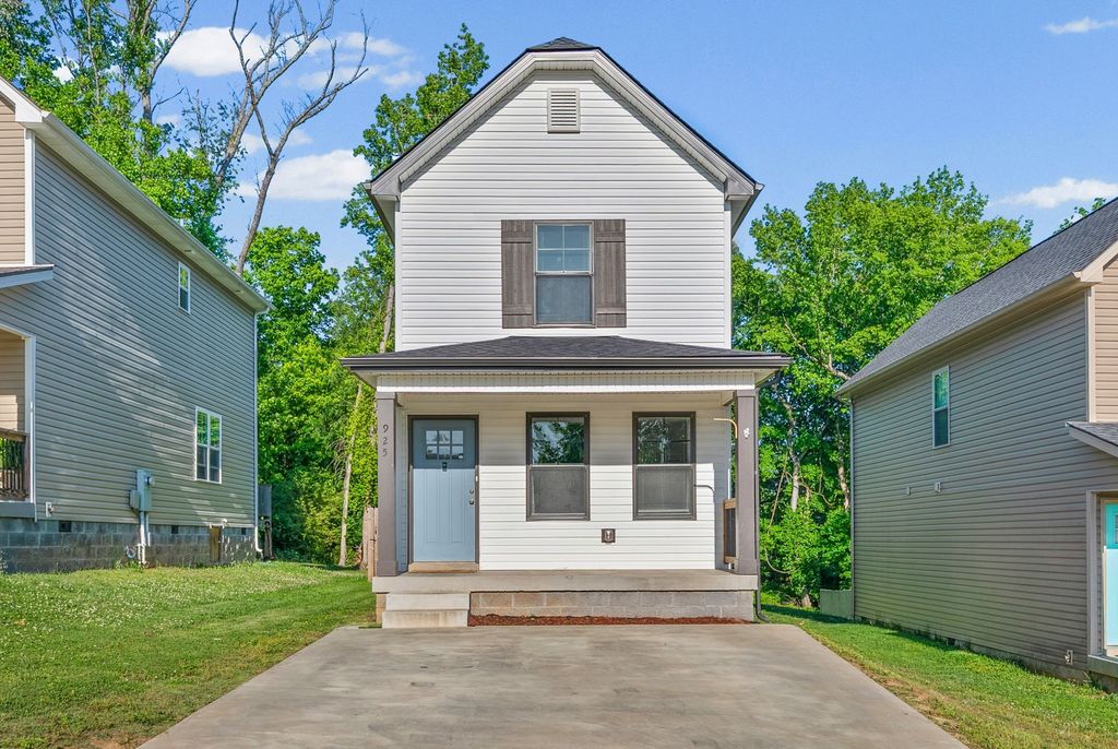 925 Oak Ln, Clarksville