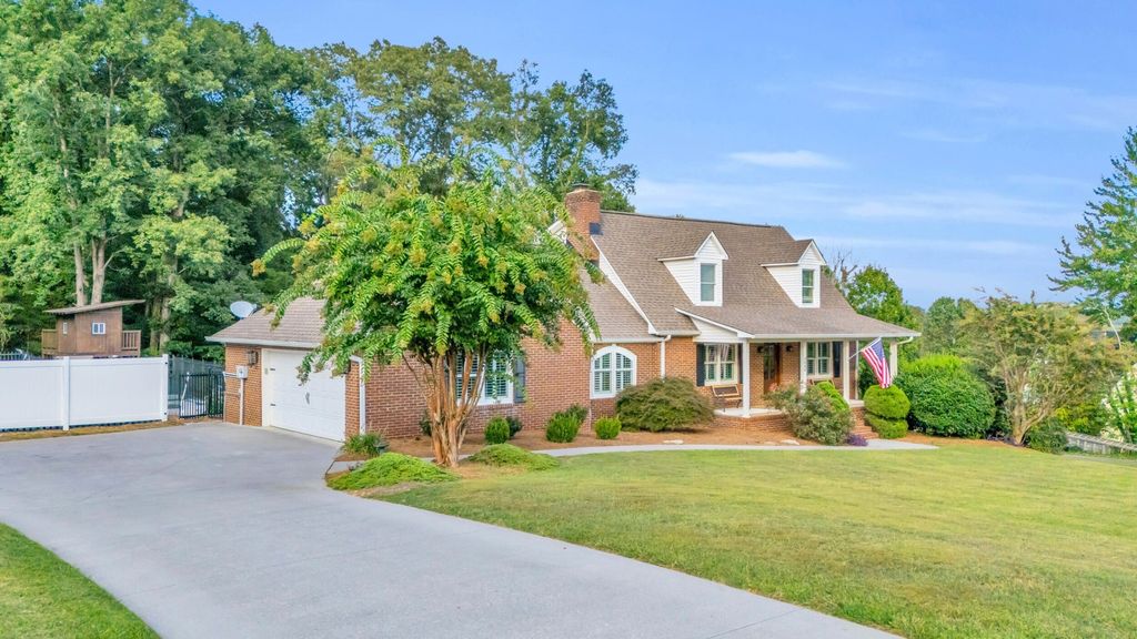 3046 Hawthorne Street, Athens
