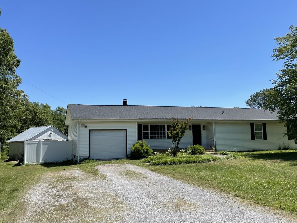 305 Cedar Hill Rd, Adams