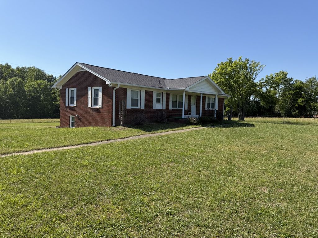 2276 S Mount Pleasant Rd, Greenbrier