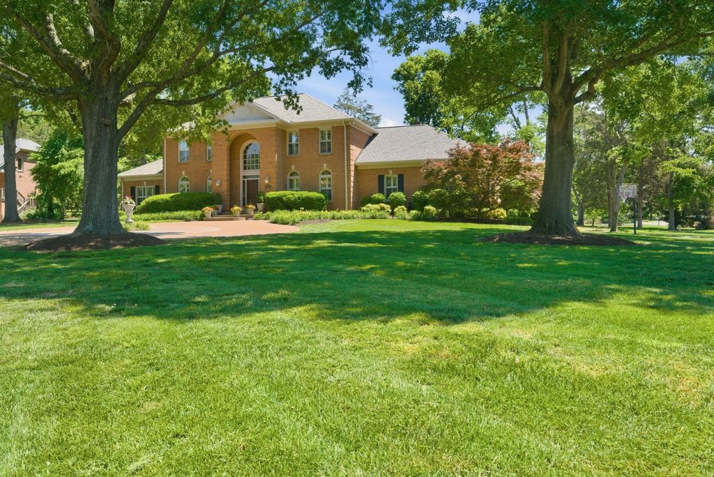 9102 E Cambridge Ct, Brentwood
