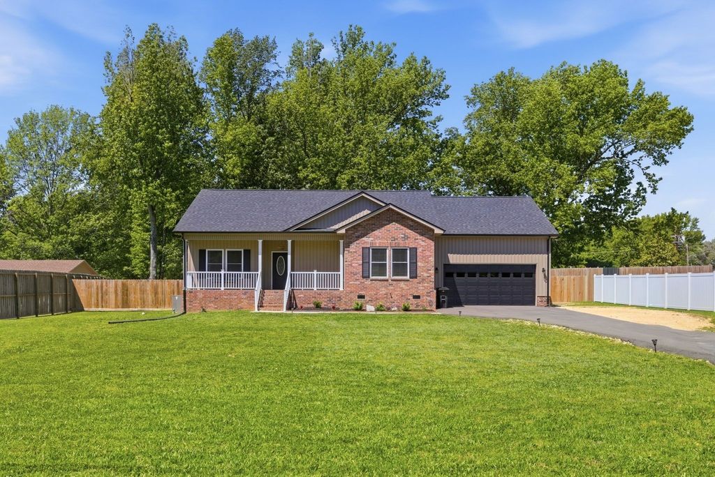 208 Avalon Dr, Paris