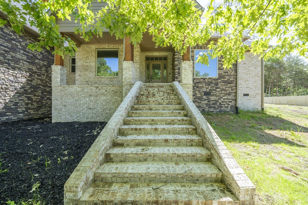 621 Bradley Ln, Bath Springs