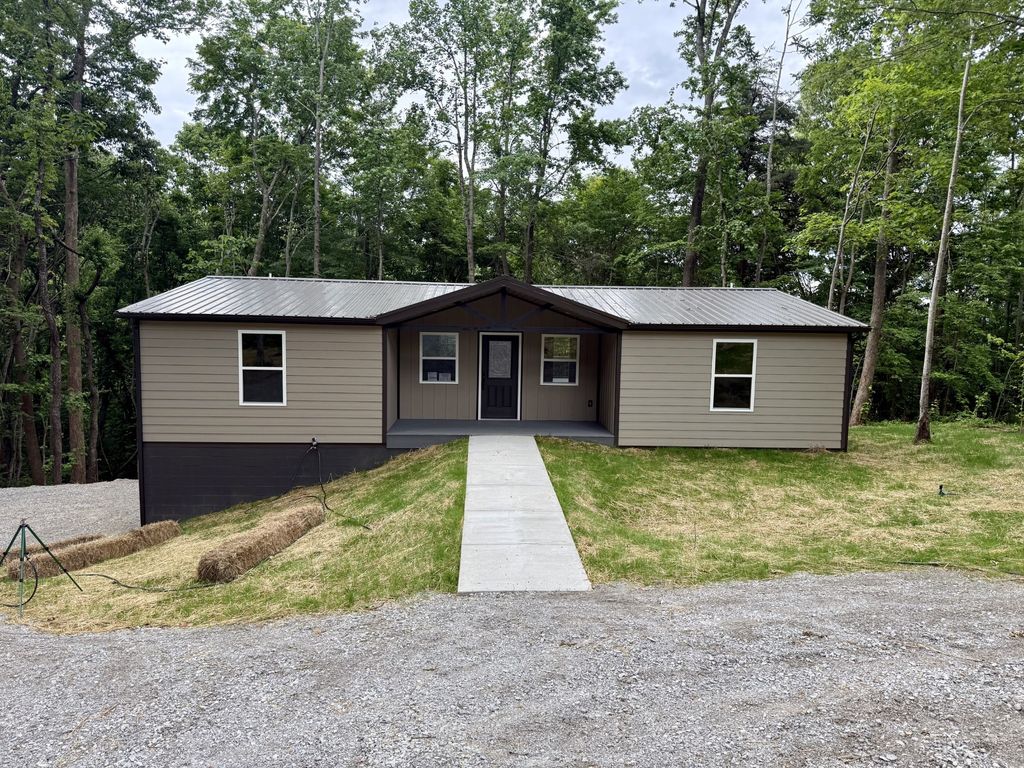 484 Spencer Dr, Spencer