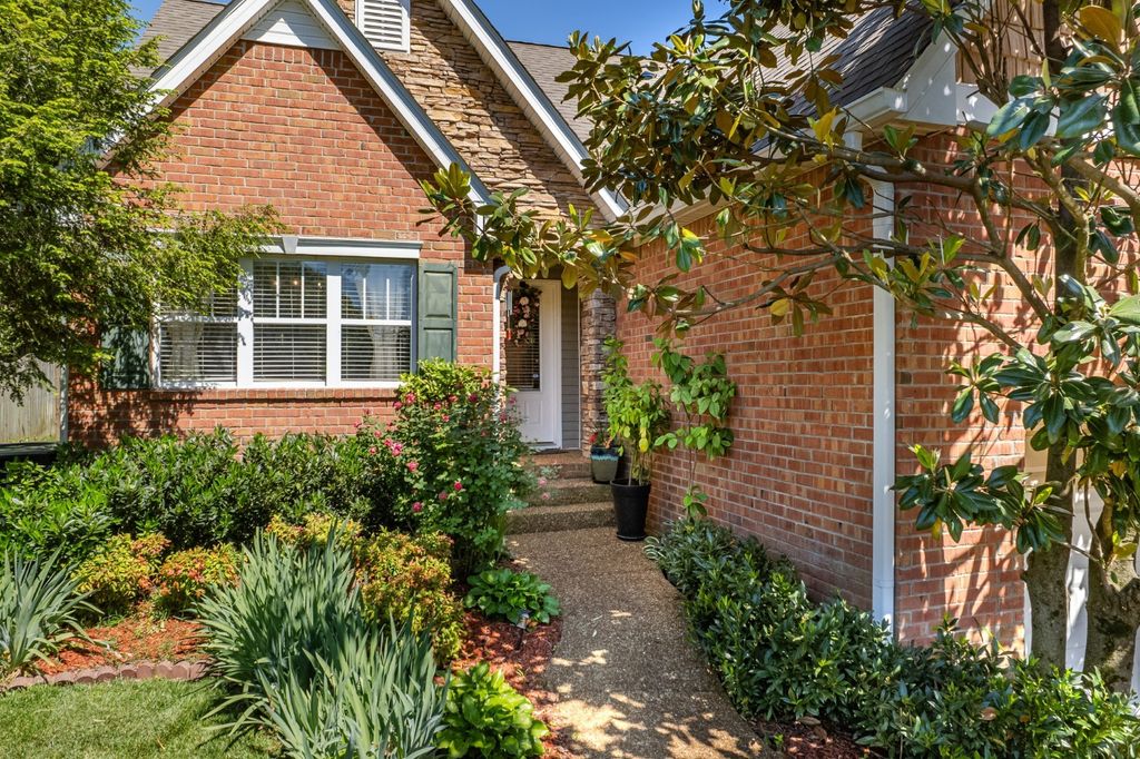 1602 Zurich Dr, Spring Hill