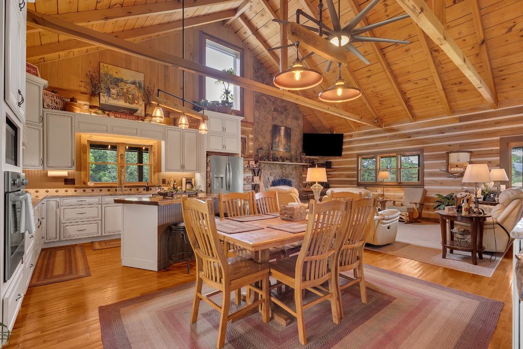 990 Bugscuffle Rd, Wartrace