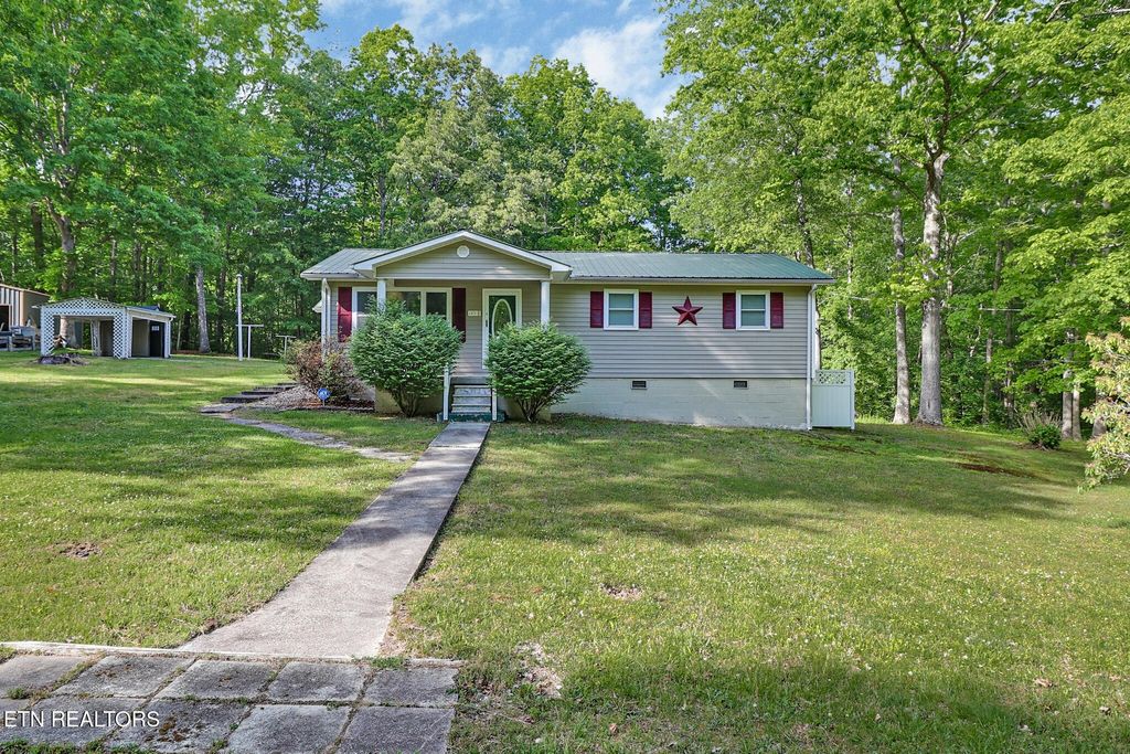 149 Horseshoe Circle, Jamestown