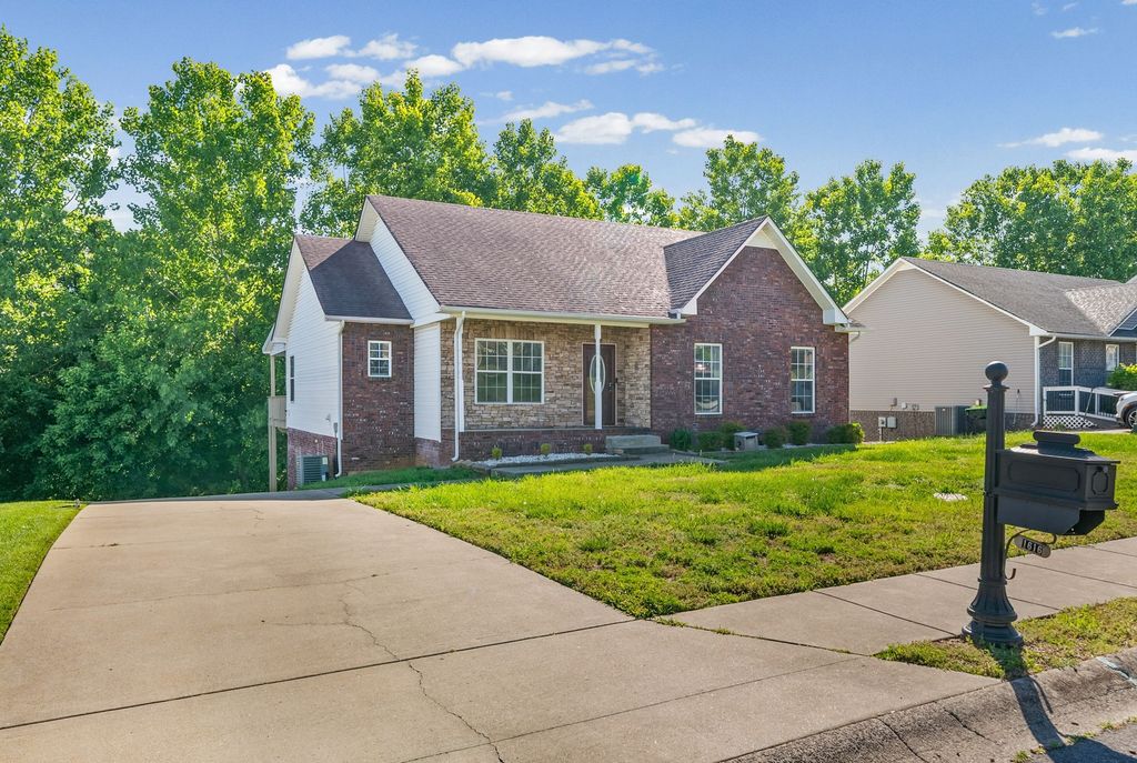 1616 Apache Way, Clarksville