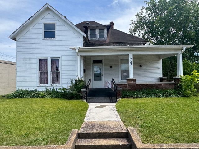 223 N Main St, Dickson