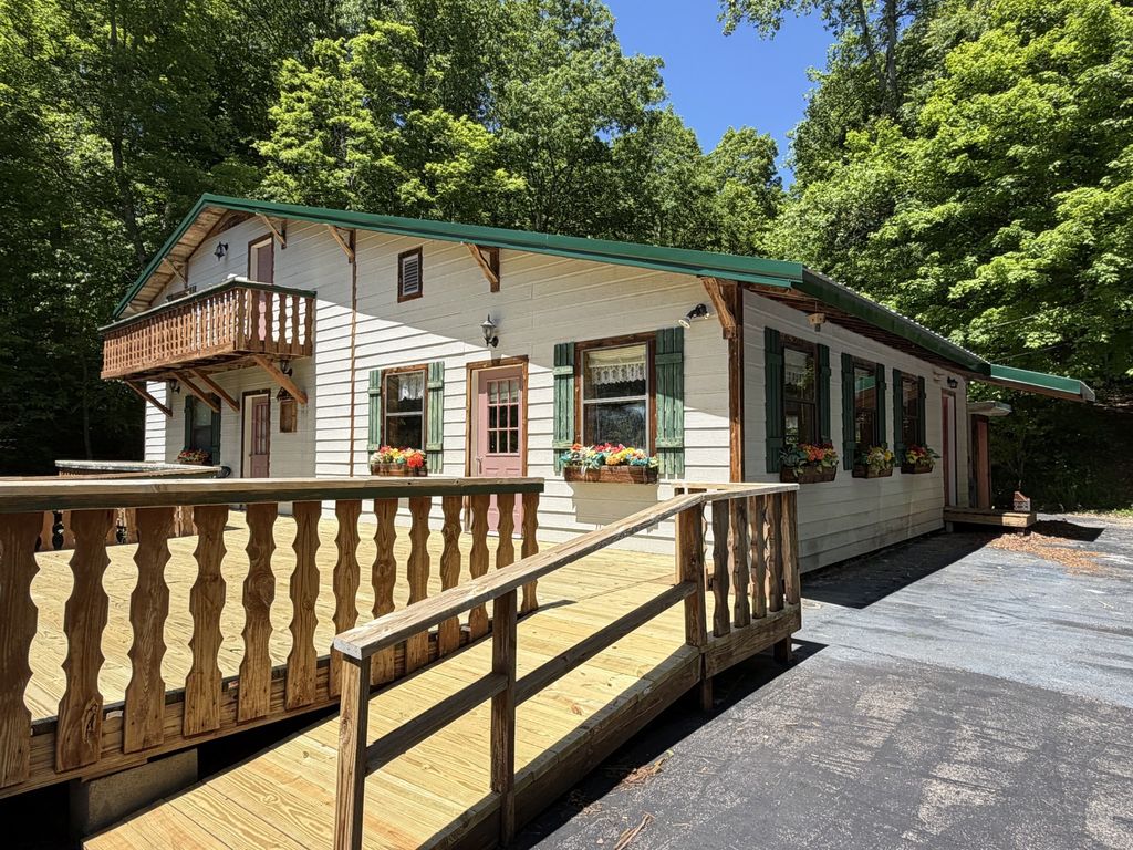 242 Cane Creek Rd, Hohenwald