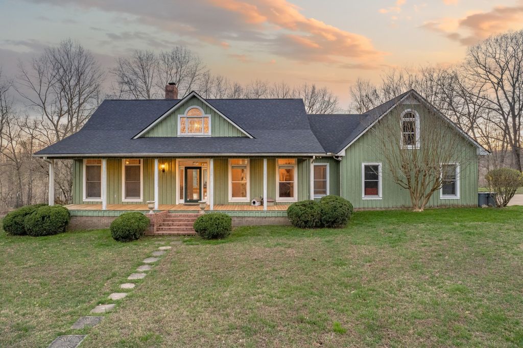 925 Bumpas Rd, Lawrenceburg