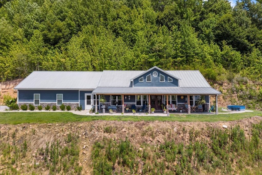 1016 Pointe Of View Ln, Stewart