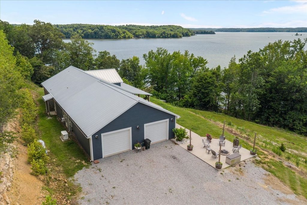 1016 Pointe Of View Ln, Stewart