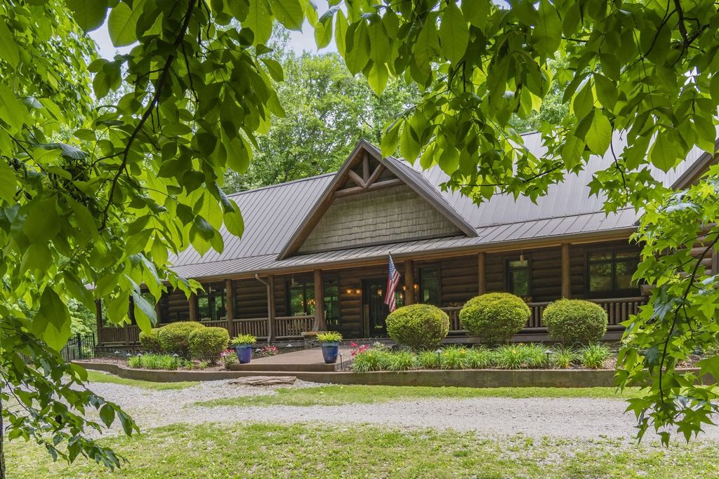 1635 Right Prong Blue Buck Road, Duck River