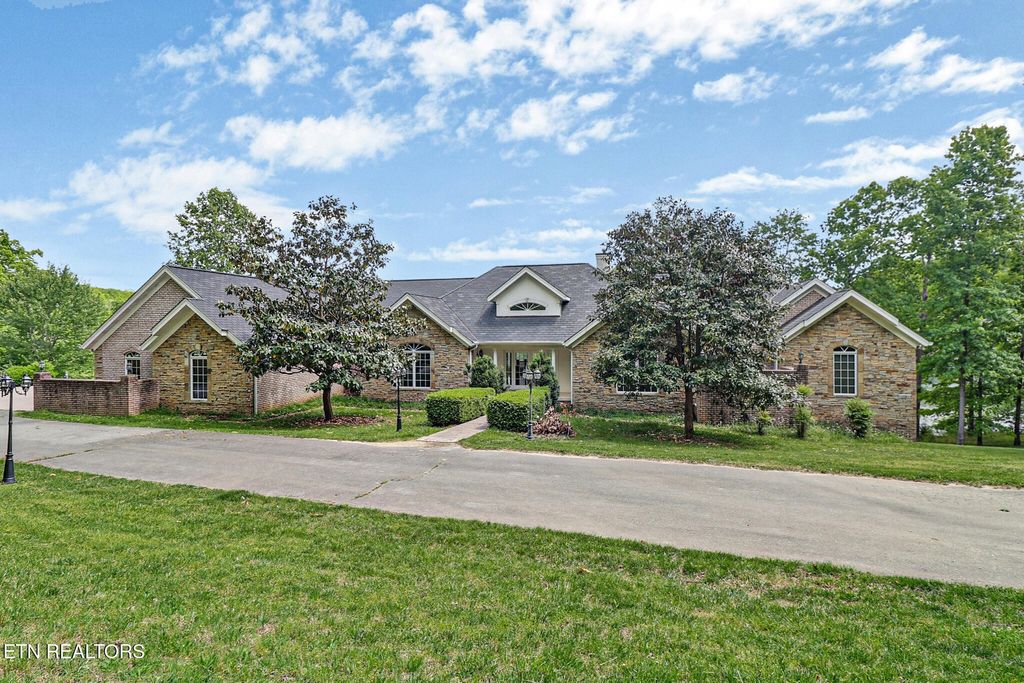 310 Old Stagecoach Place, Crossville