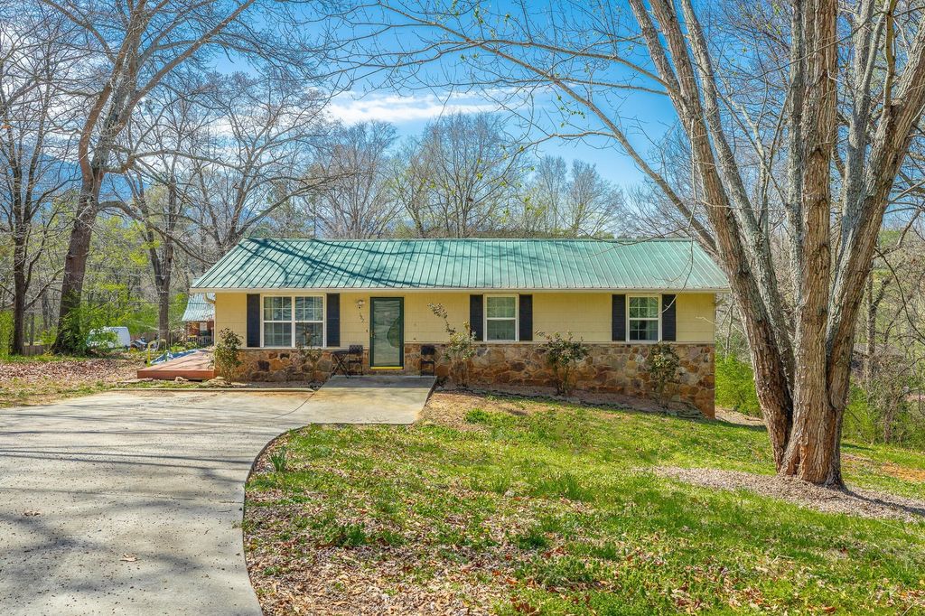 182 Woodbine Drive, Benton
