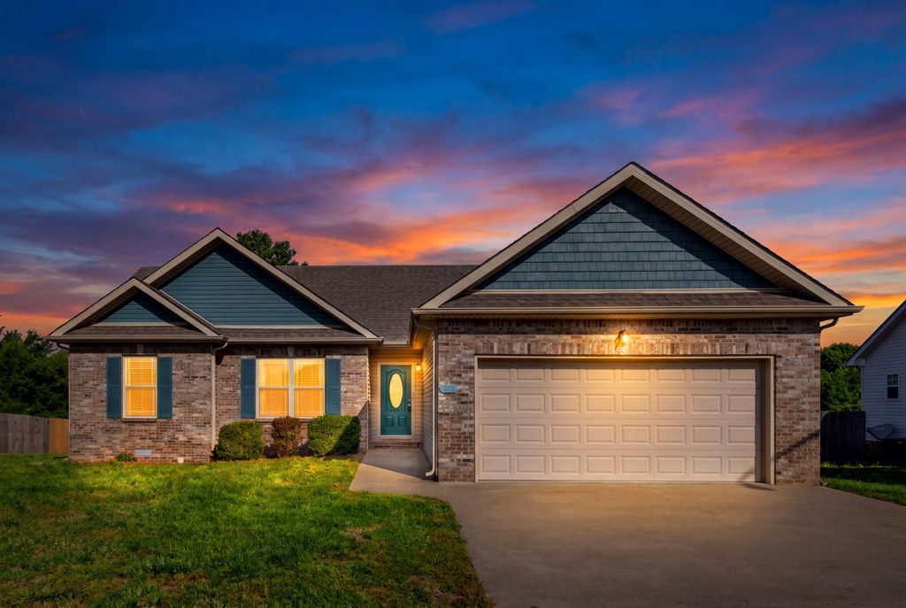 984 Chardea Ct, Clarksville