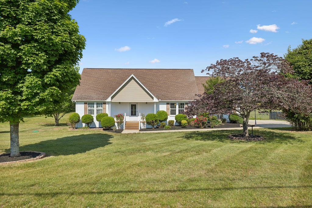 76 Mann Rd, Lebanon