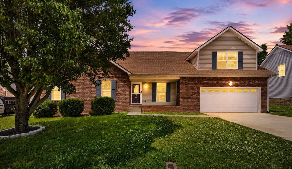 727 Ellie Nat Dr, Clarksville