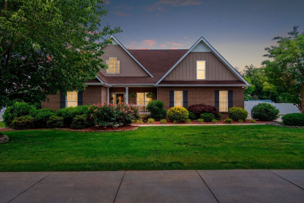 87 Garrison Dr, McMinnville