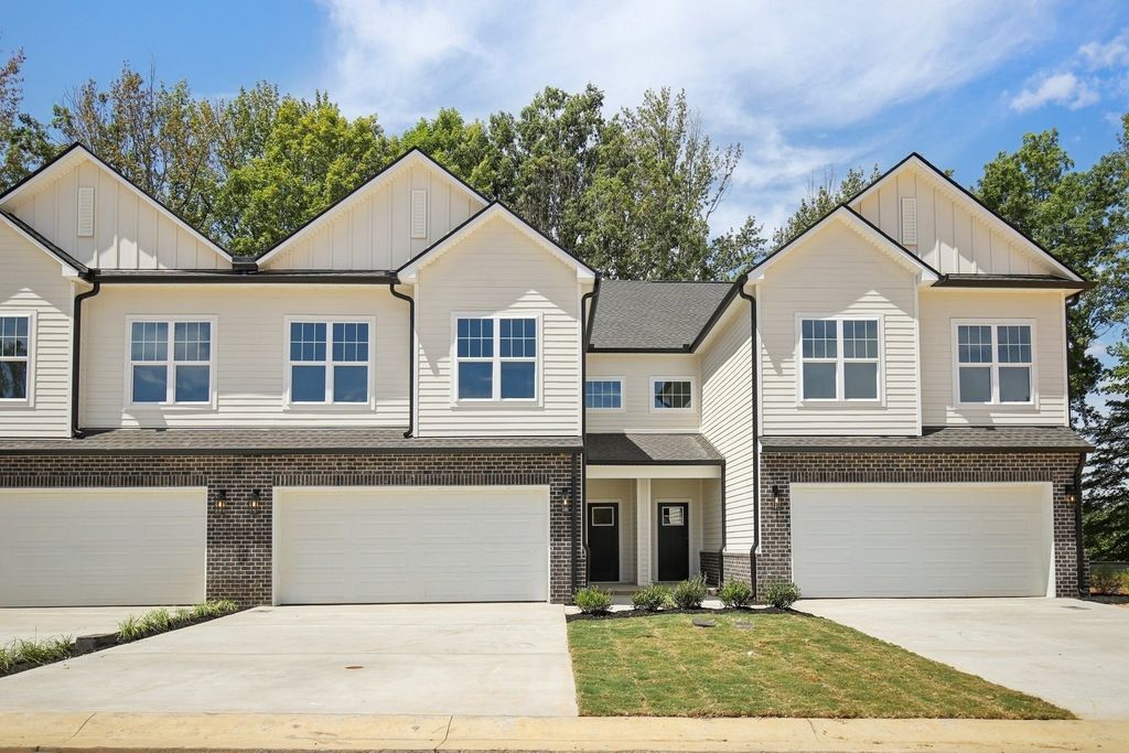 1058 Stagecoach Dr, White House
