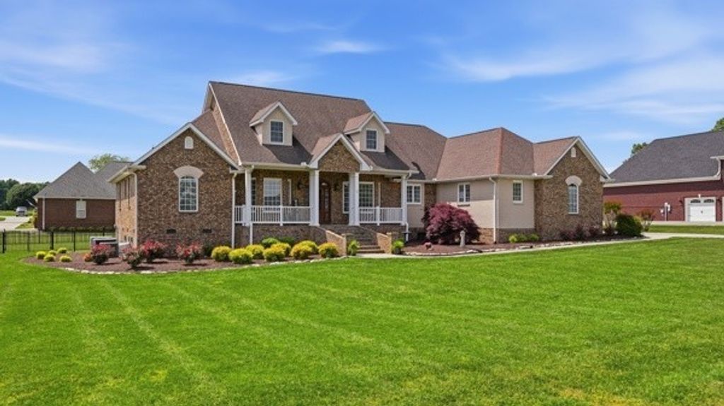 102 Highpoint Blvd, Tullahoma