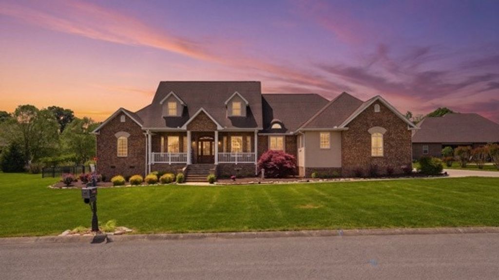 102 Highpoint Blvd, Tullahoma