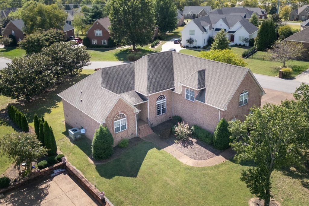 105 Robin Pt, Gallatin