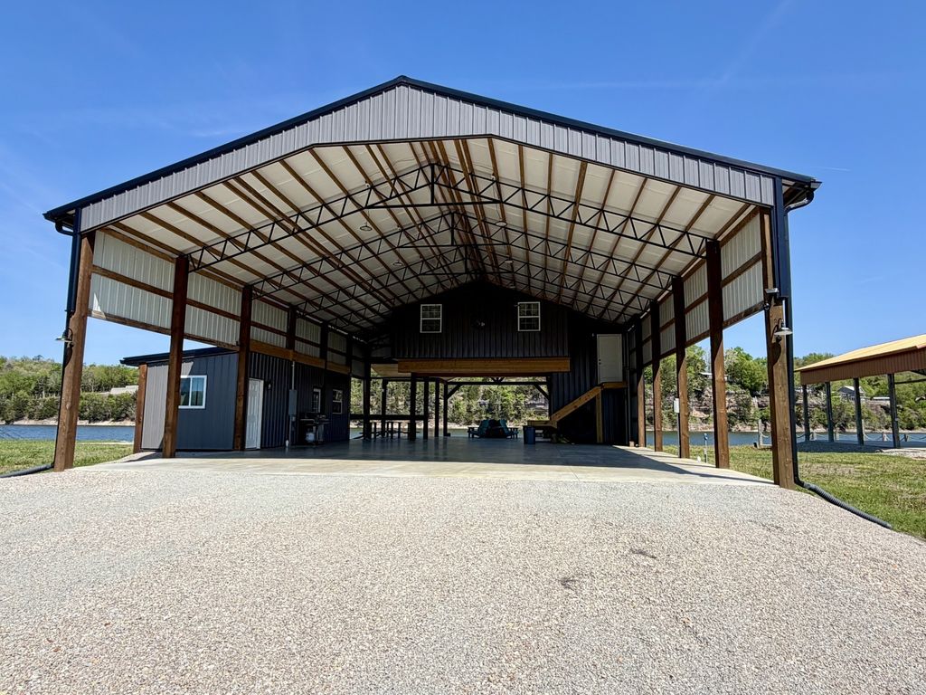 188 S River Front Dr, Clifton