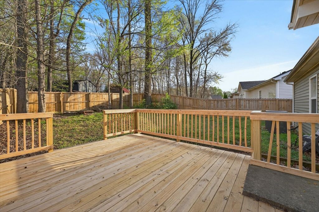 631 Hidden Valley Dr, Clarksville