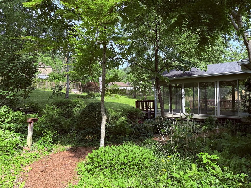 2016 Sunny Side Dr, Brentwood