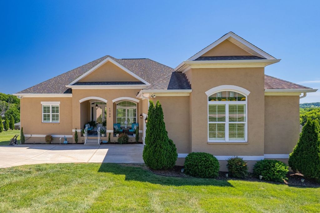 1709 Aster Dr, Columbia