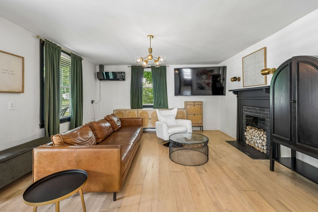 53 Re Davenport Ave, Auburntown