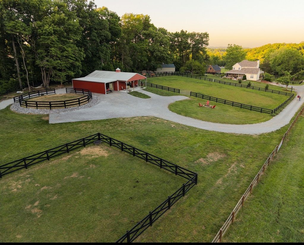 157 Giles Ln, Gallatin