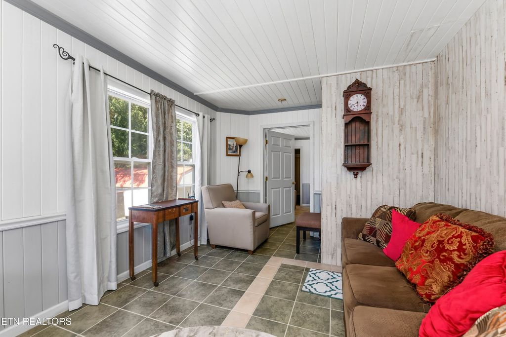 34 Rozzel Rd, Pikeville