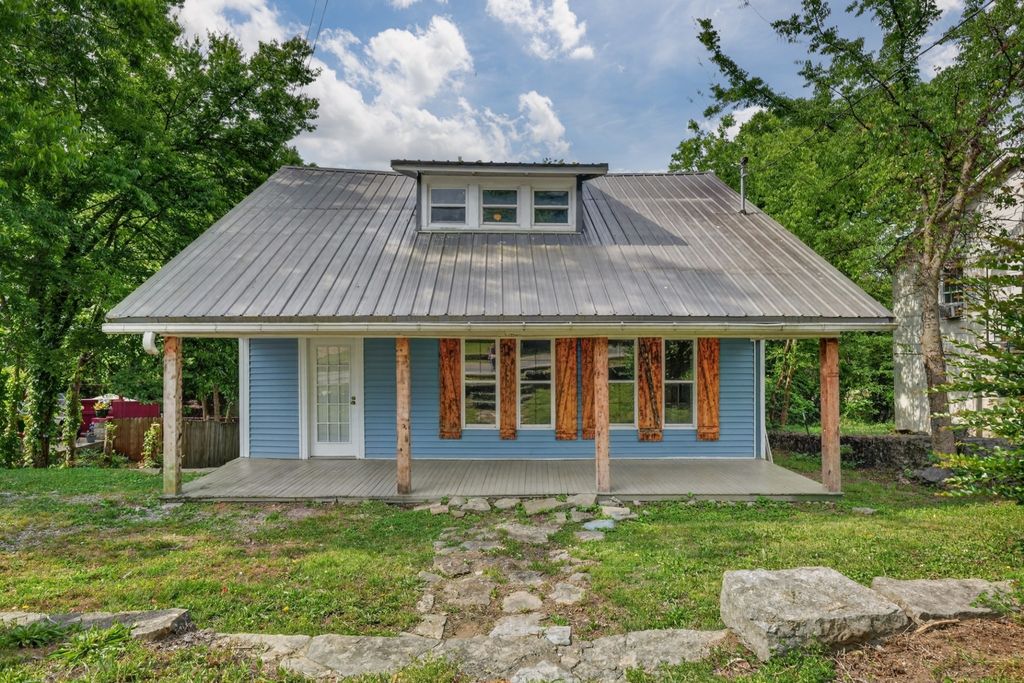 408 Washington St W, Fayetteville