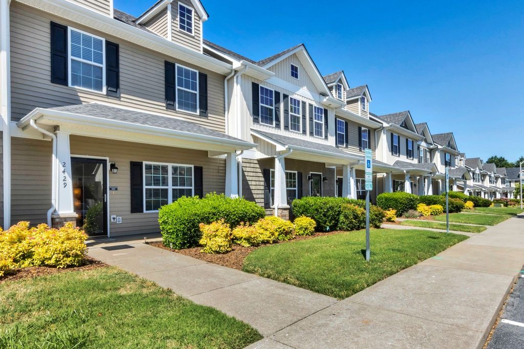 2429 New Holland Cir, Murfreesboro