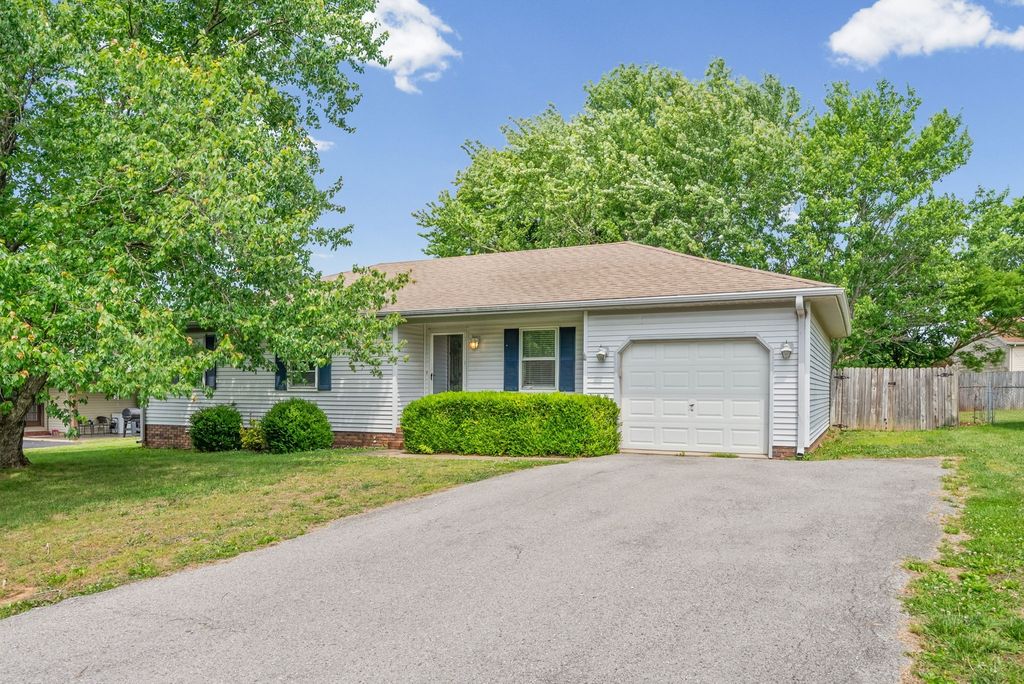 535 Fox Chase Ct, Hopkinsville