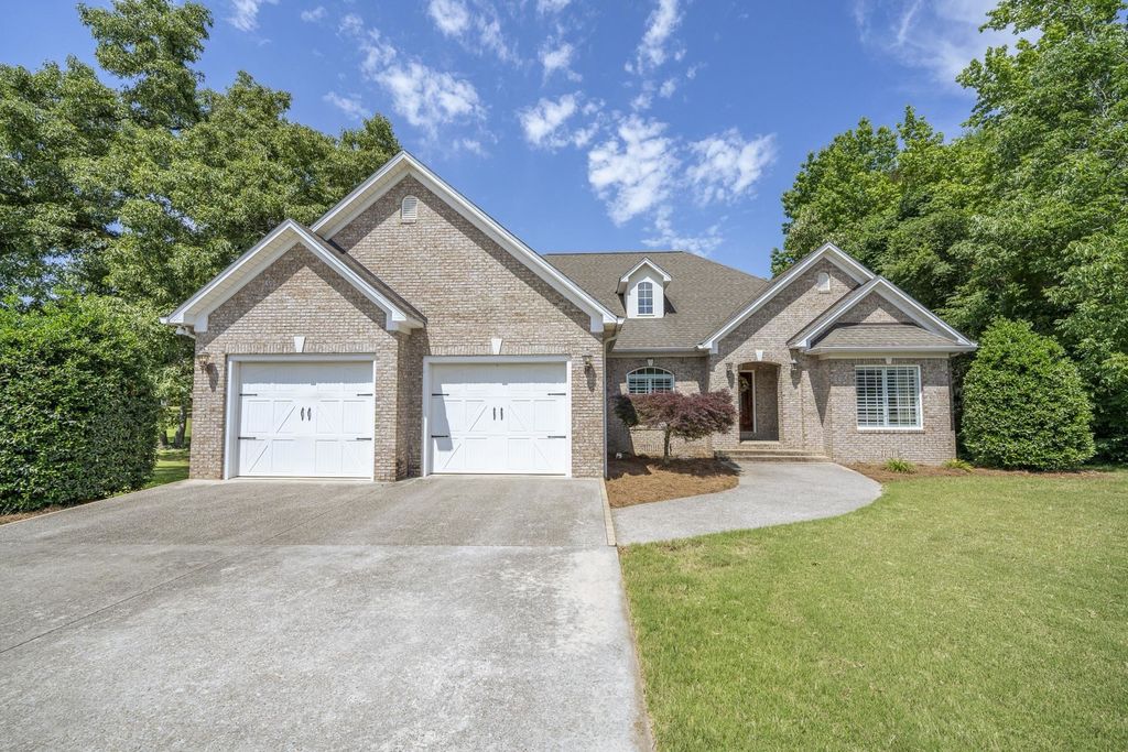 670 Bowen Dr, Savannah