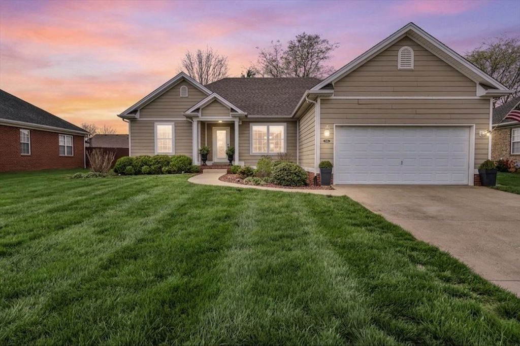 936 Aristides Dr, Bowling Green