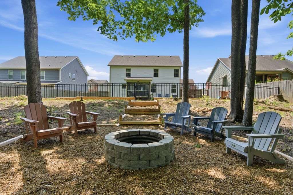 767 Banister Dr, Clarksville