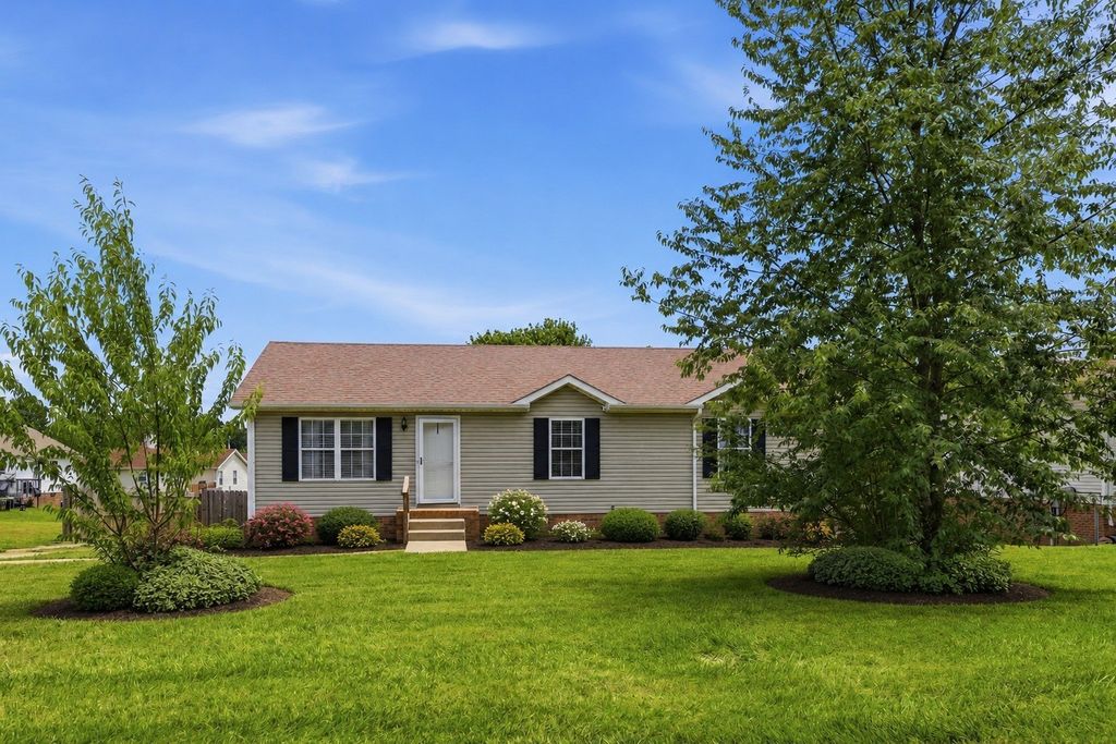 1829 Needmore Rd, Clarksville