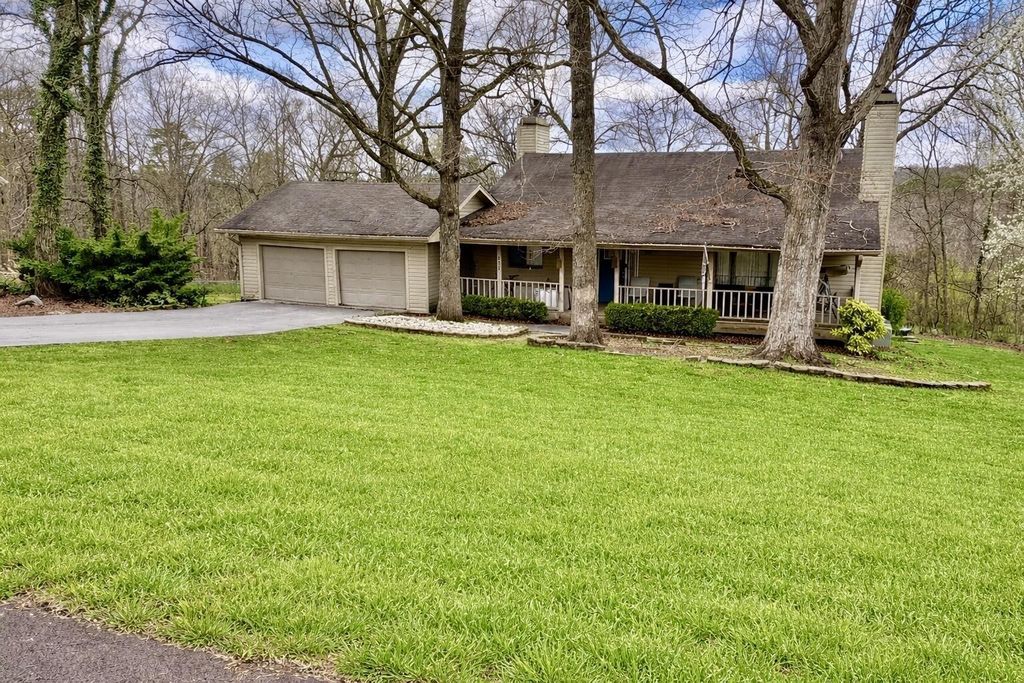 121 County Road 578, Englewood