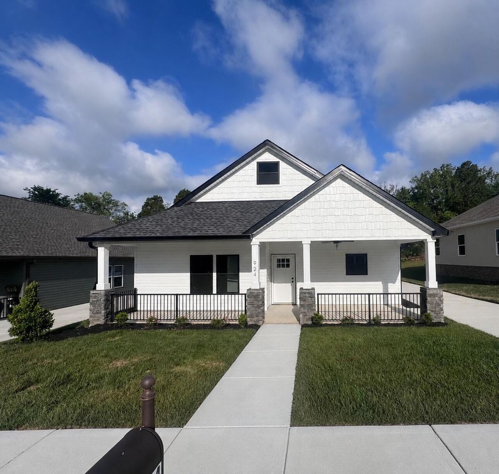 924 Stratford Avenue, Sweetwater