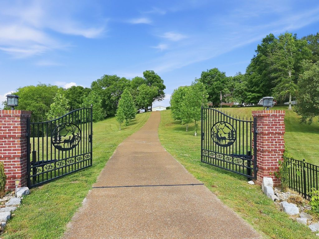 1150 Cochran Cemetery Rd, Lewisburg