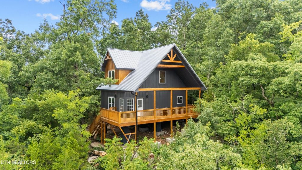 425 Cliffwood Drive, Newport
